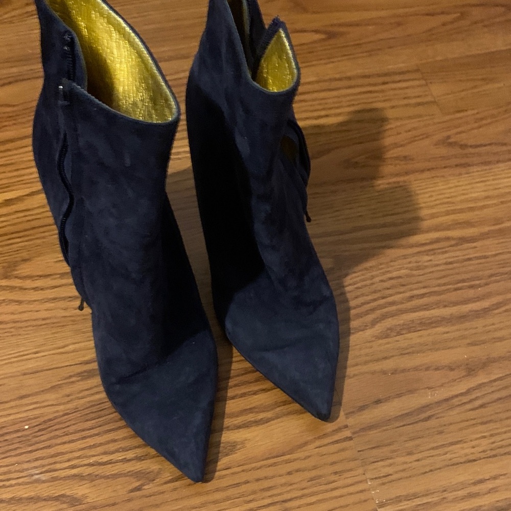 Chic Midnight Blue Heeled Boot. Gently Used.